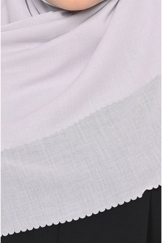 Hijab Segi 4 Voal Gucci Lasercut Grey